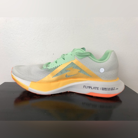 Size 10 Womens Nike ZoomX Ultrafly Trail Running Shoes White Green DZ0489-102 - Picture 2 of 8